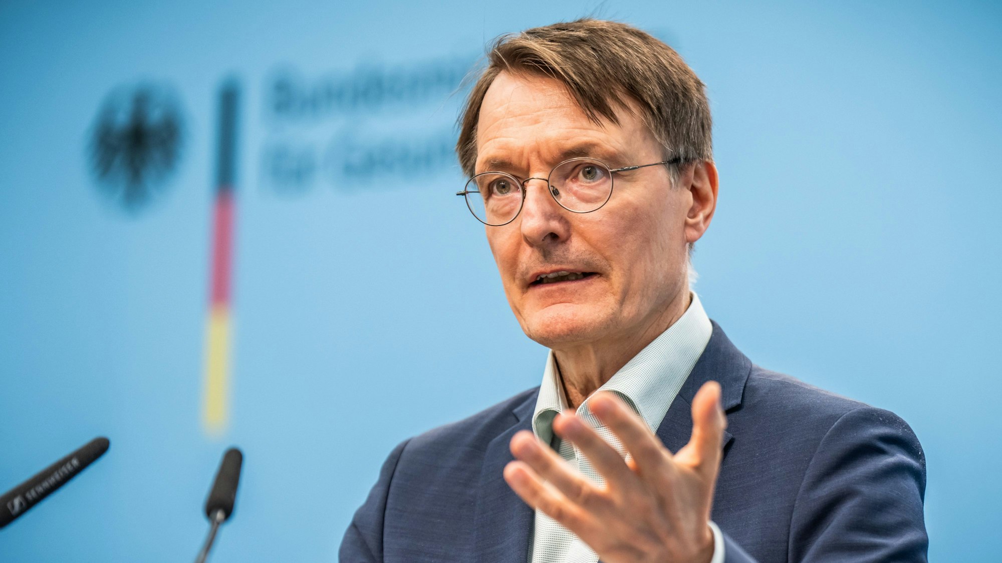 Bundesgesundheitsminister Karl Lauterbach (SPD) hat sich im sozialen Netzwerk X kritisch zu Tech-Milliardär Elon Musk geäußert. (Archivbild)