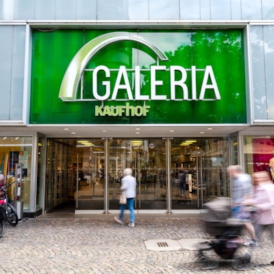 Eine Filiale der Kaufhauskette Galeria Kaufhof in der Fußgängerzone.