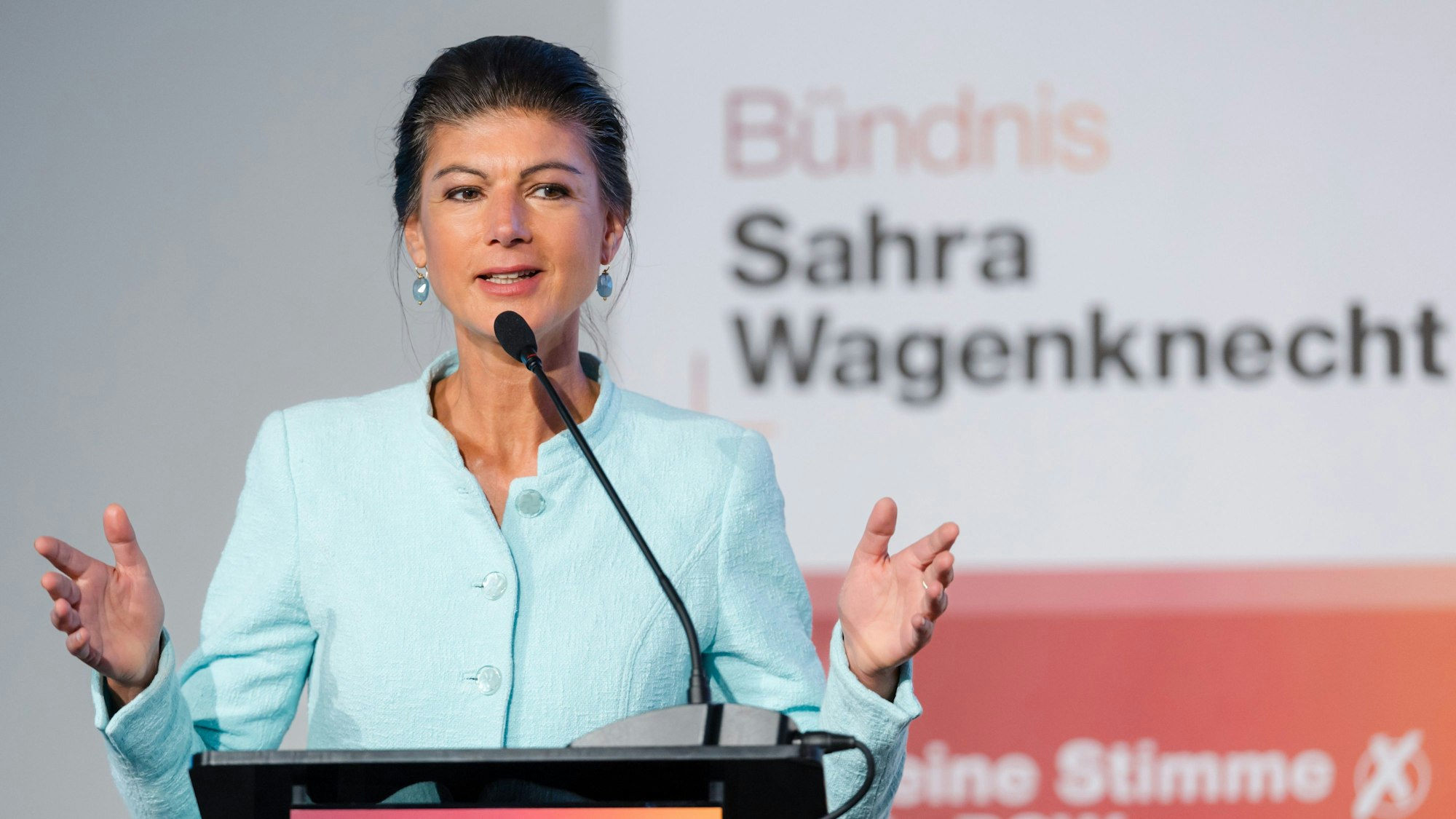 Sahra Wagenknecht, Parteivorsitzende des BSW, spricht beim Parteitag des Bündnis Sahra Wagenknecht in der Arena Steigerwaldstadion.