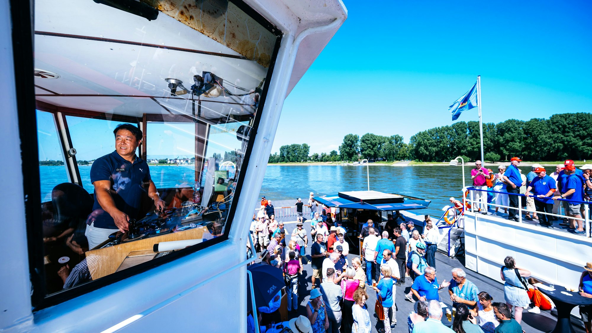 Blick auf das neue Fährschiff „St. Michael“ im Kölner Norden.