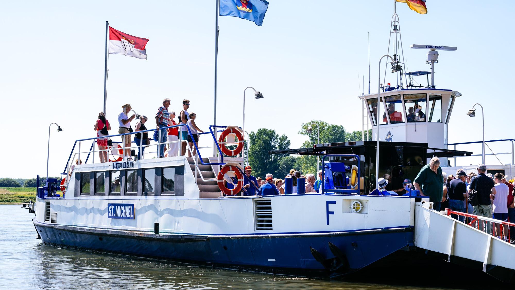Faehre St Michael startet offiziellen Betrieb