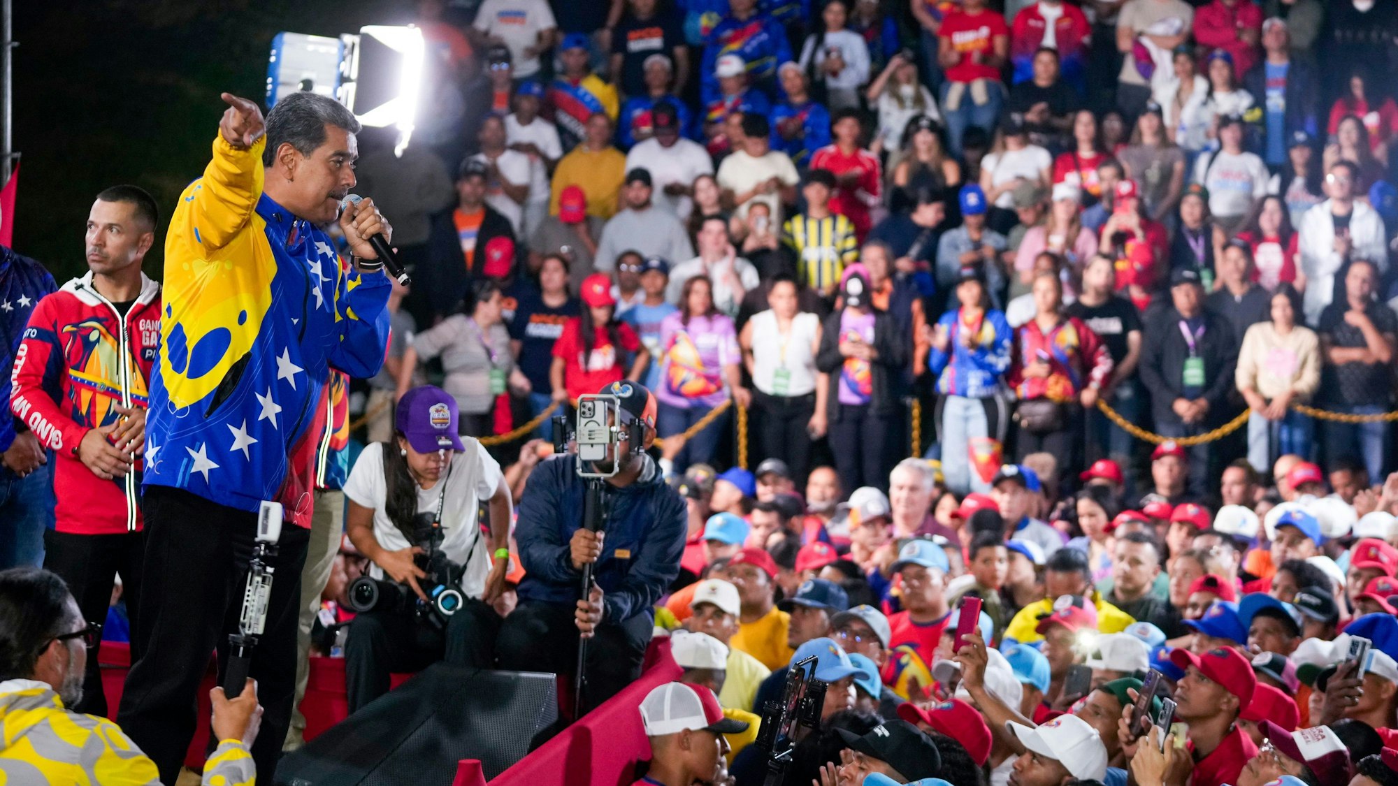 Präsident Nicolas Maduro vor dem Präsidentenpalast Miraflores.