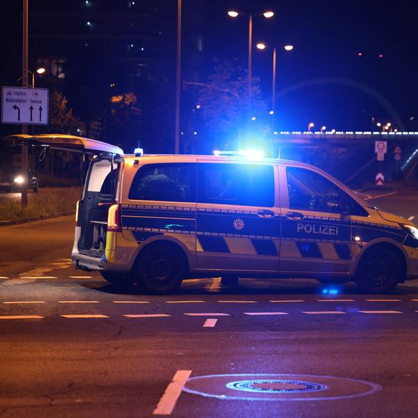 Polizei-Einsatz nach Schüssen auf einen E-Scooter-Fahrer. (Symbolfoto)
