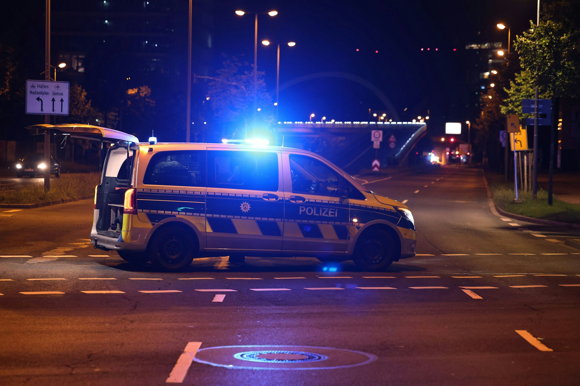 Nächtliche Verkehrskontrolle durch die Polizei. (Symbolfoto)