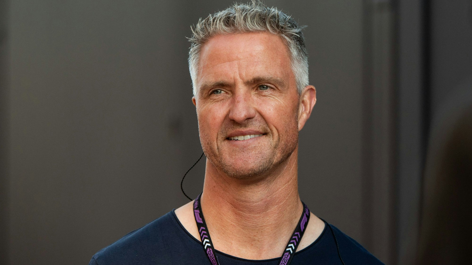 Ex-Rennprofi Ralf Schumacher hält mit seiner Meinung nicht hinterm Berg.