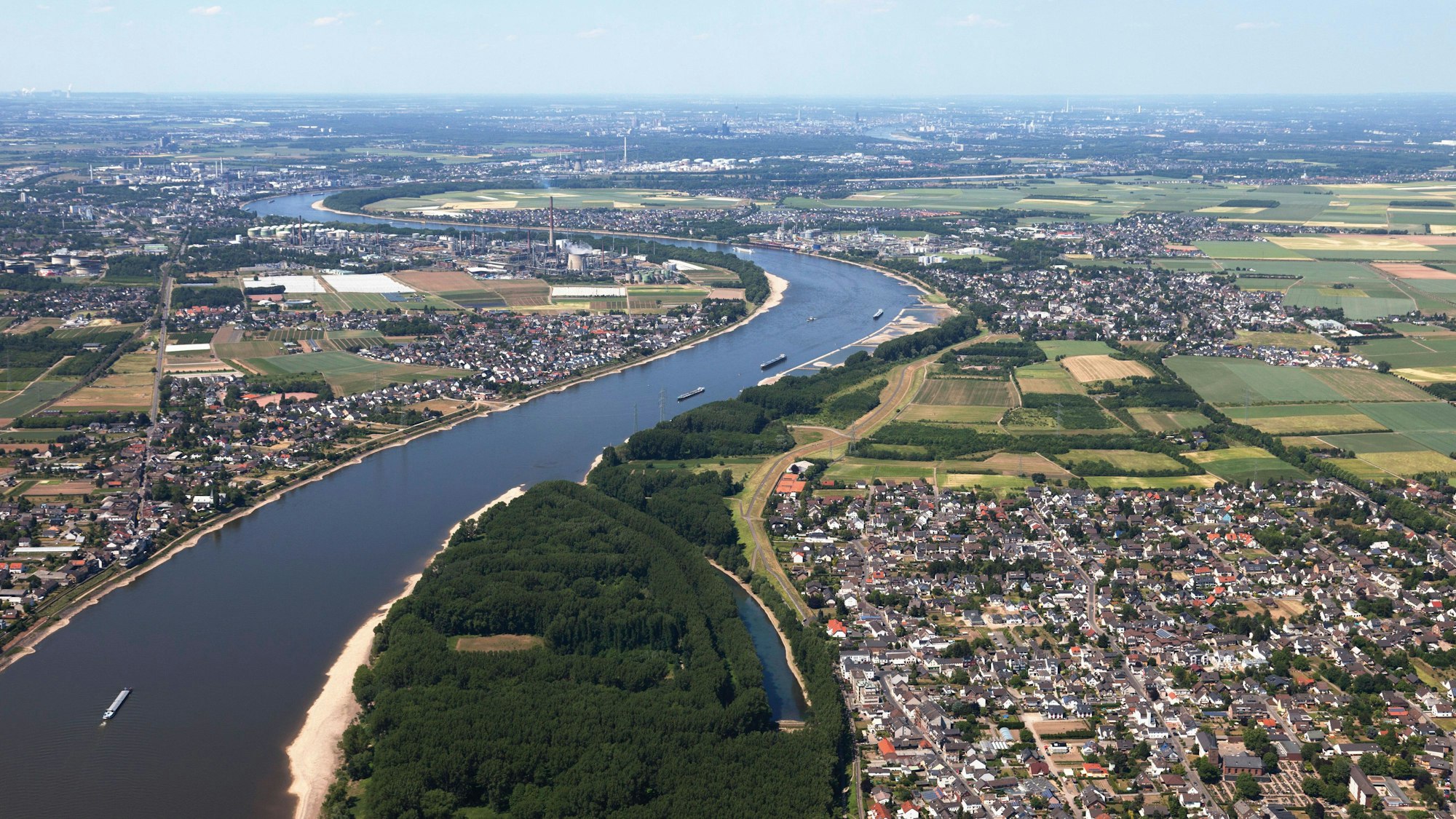 Der Rhein trennt den Rhein-Erft-Kreis von Niederkassel.