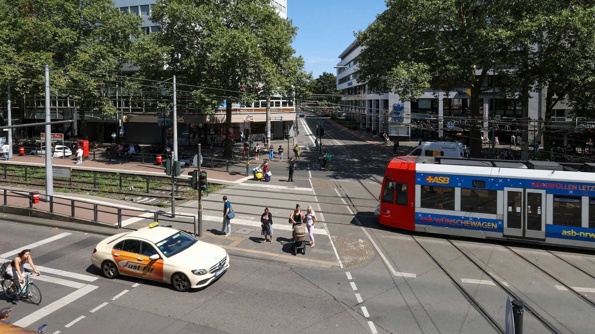 29.07.2024
Köln:
Unfallatlas zeigt: Die zwei gefährlichsten Kreuzungen NRWs befinden sich in Köln. (Archivbild)