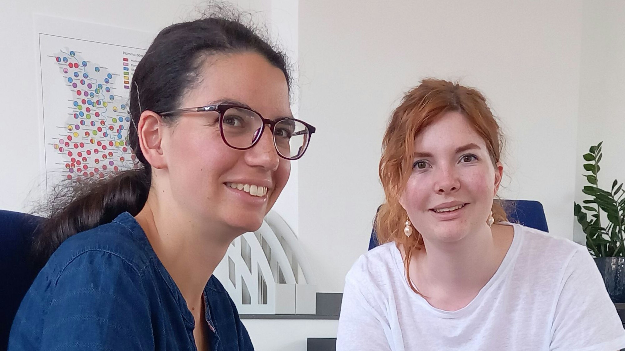 Halbzeit im „Huus für os Heematsprooch“ mit Hanna Zimmermann (l.) und Lena Felden.