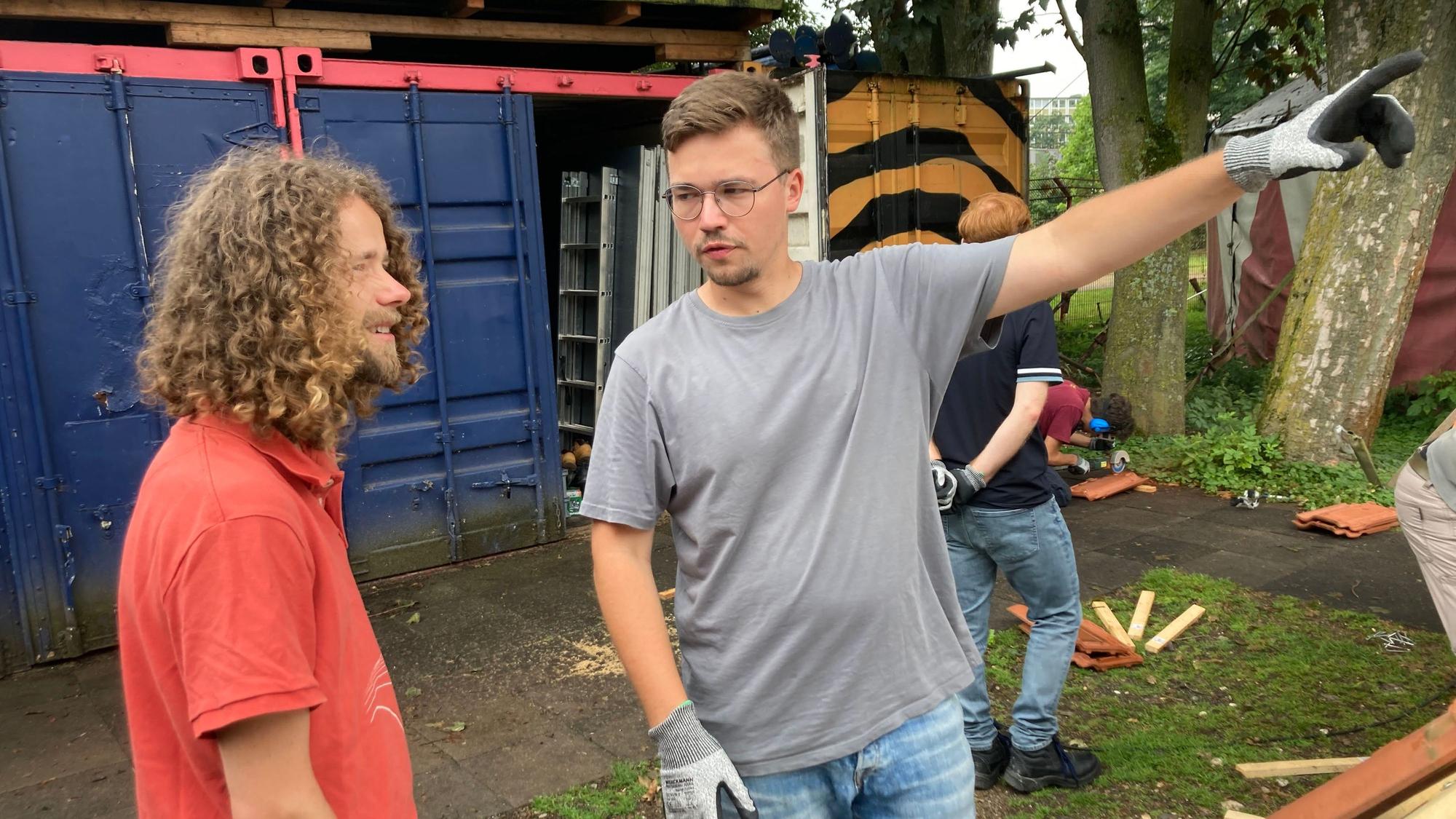 Jan-Hendrik Bitter (rechts) will in Zukunft seinen eigenen PV-Betrieb gründen.