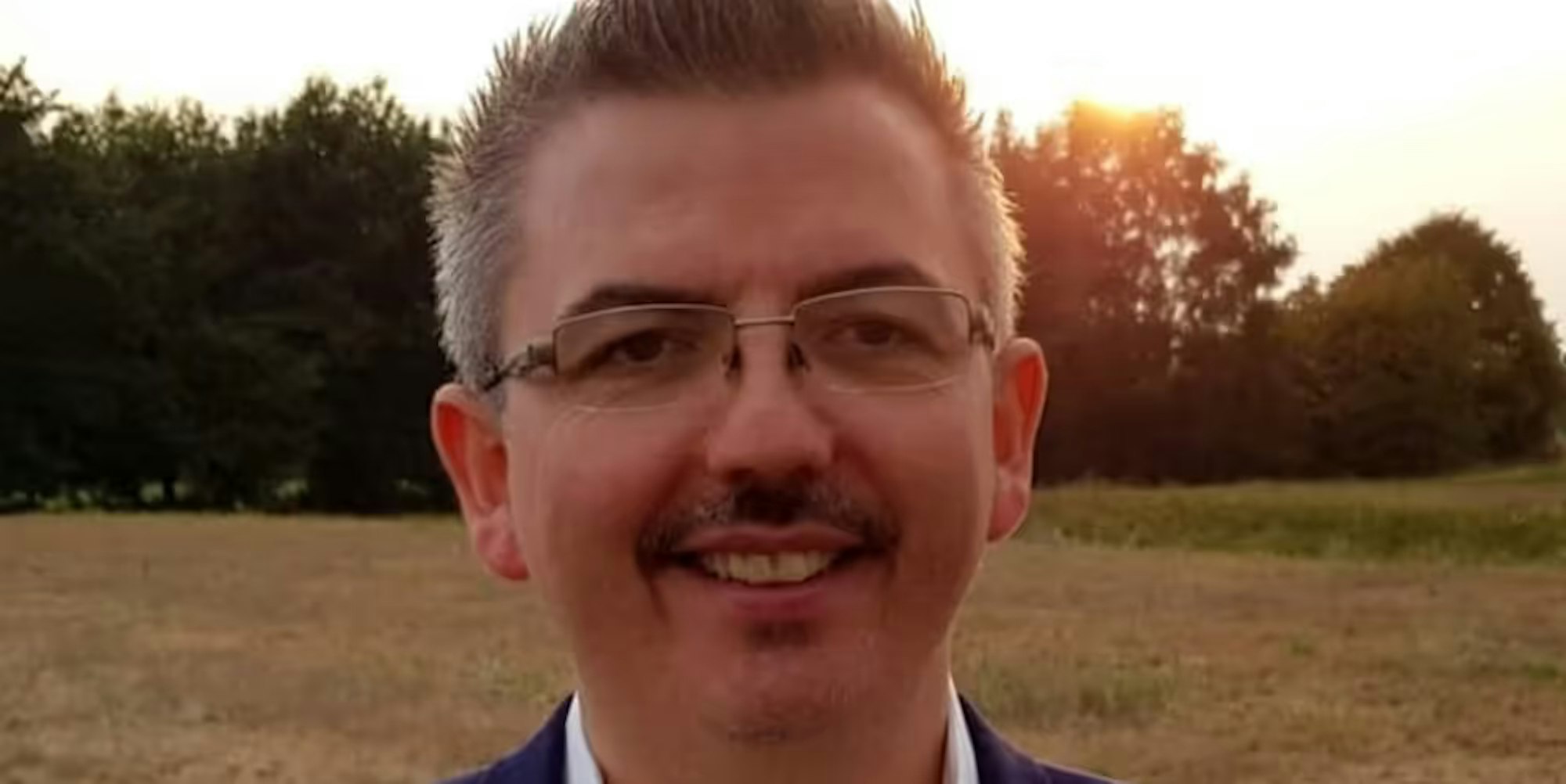 Auf dem Foto ist David held von den Freien Wählern zu sehen.