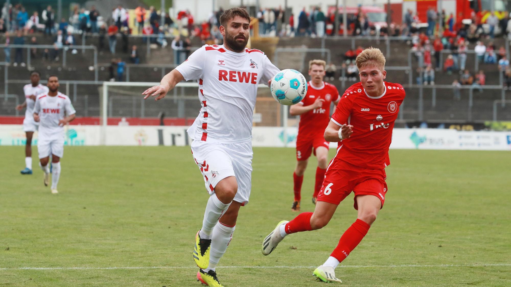 Testspiel im Leimbachstadion in Siegen, Sportfreunde Siegen (Oberliga Wetsfalen) vs. 1. FC Köln, links: Nikola Soldo (1. FC Köln), 05.07.2024, Bild: Herbert Bucco