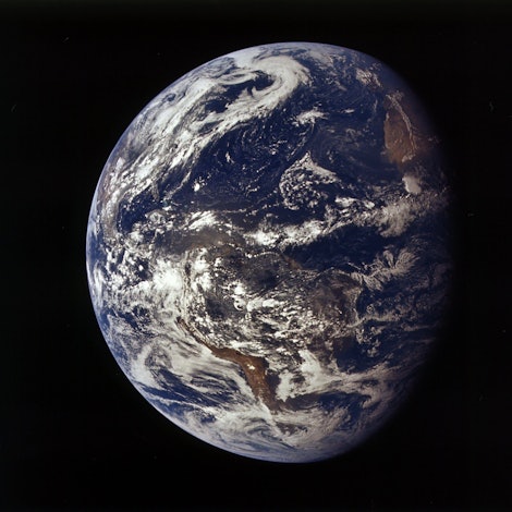 Weltraum: Die Erde im Weltall.