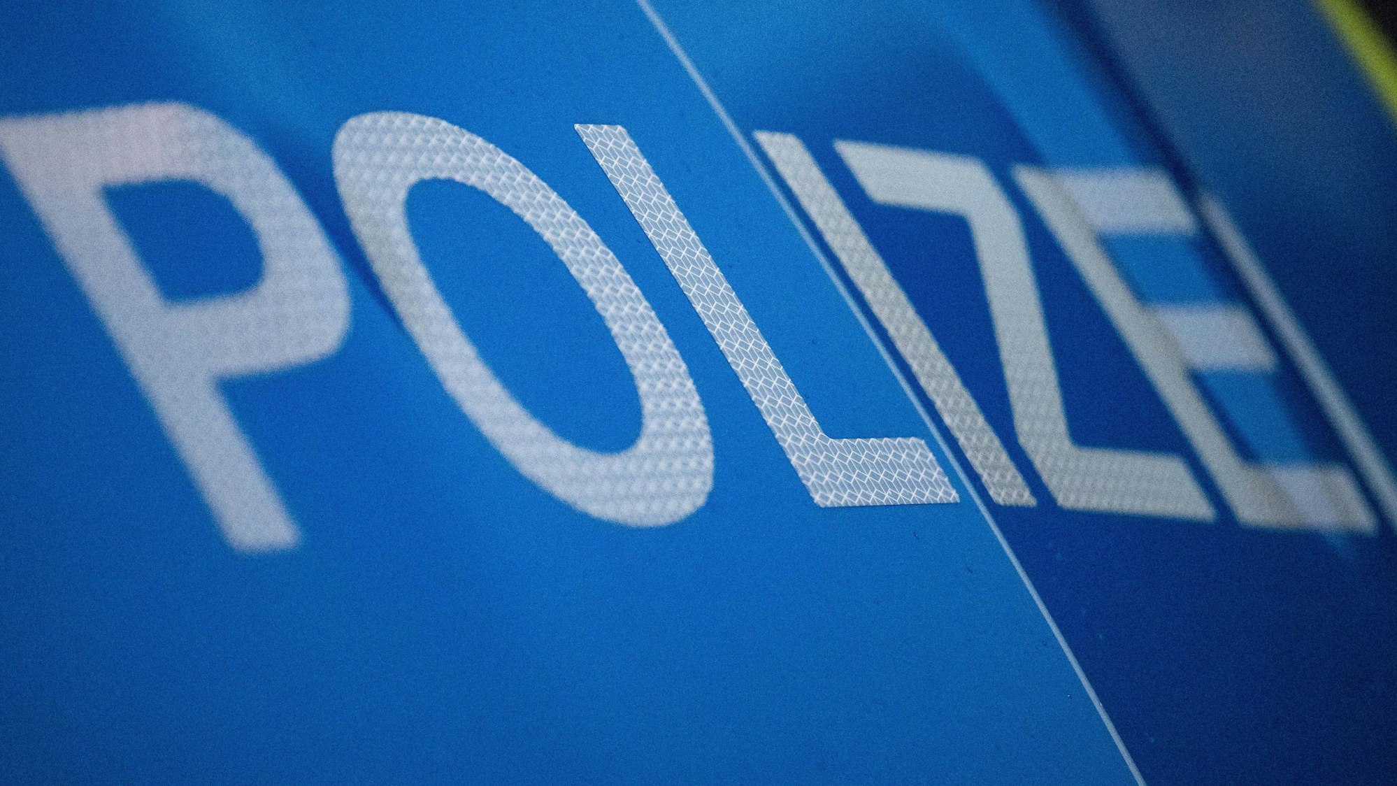 Ein Polizeischriftzug.