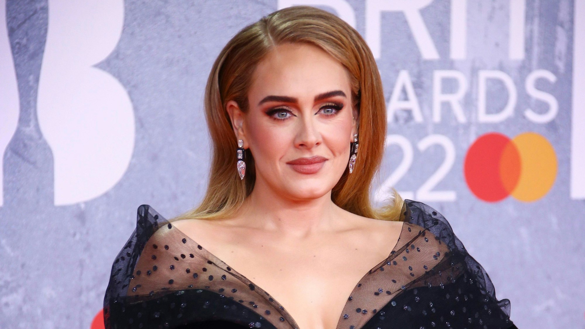 Sängerin Adele kommt zu den Brit Awards in London.