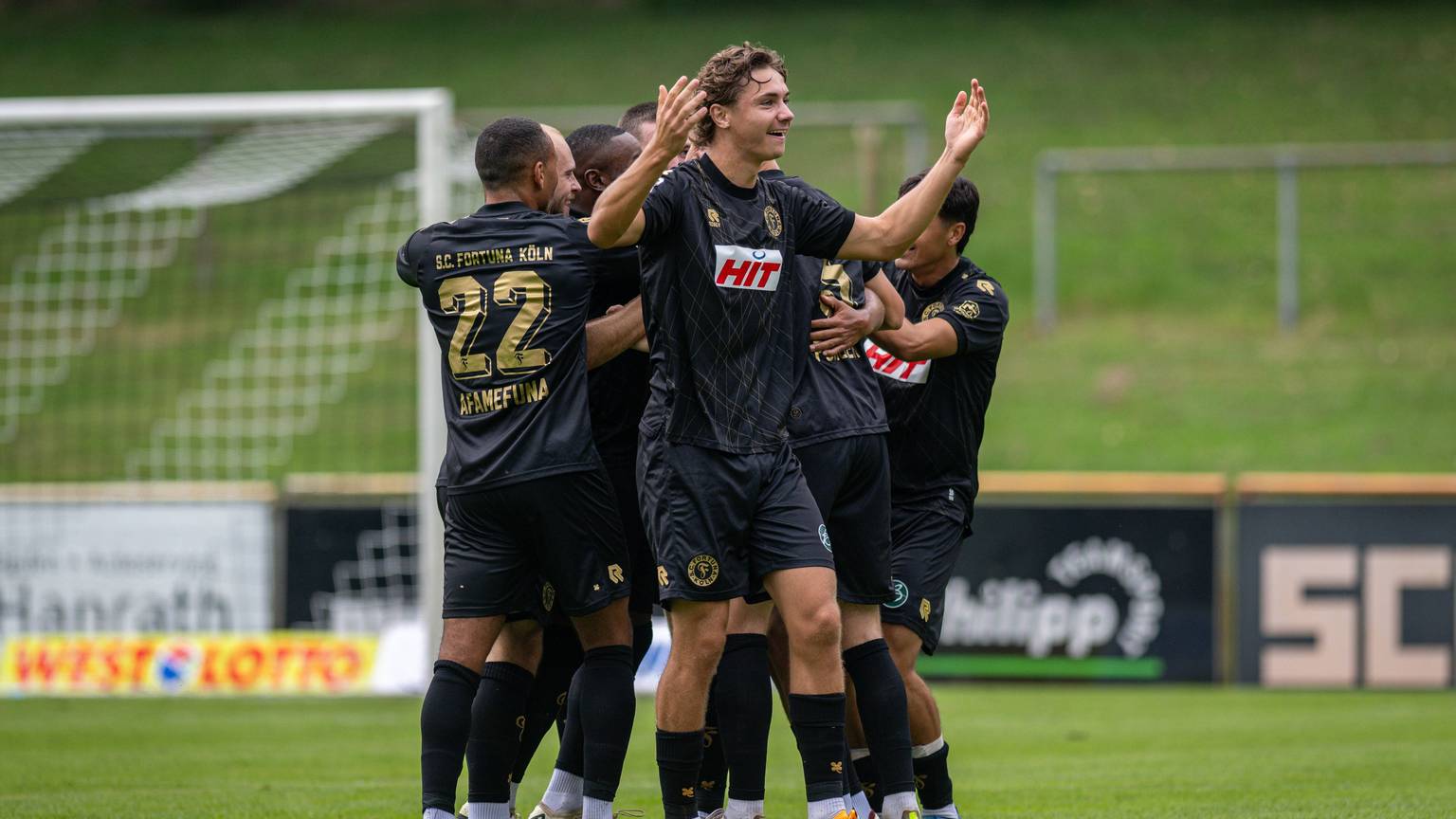 Fussball, Saison 2024/2025, Regionalliga West, 03.08.2024, 02. Spieltag, Herren, 1.FC Bocholt weiss vs. Fortuna Koeln schwarz /// v.l.: Robin Afamefuna Fortuna Koeln, Maximilian Fischer Fortuna Koeln, Bocholt Stadion am Huenting Nordrhein-Westfalen Deutschland *** Soccer, Season 2024 2025, Regionalliga West, 03 08 2024, 02 Matchday, Men, 1 FC Bocholt white vs Fortuna Koeln black v l Robin Afamefuna Fortuna Koeln , Maximilian Fischer Fortuna Koeln , Bocholt Stadion am Huenting Nordrhein Westfalen Germany 240803_fb_1fc-bocholt_fortuna-koeln_31704