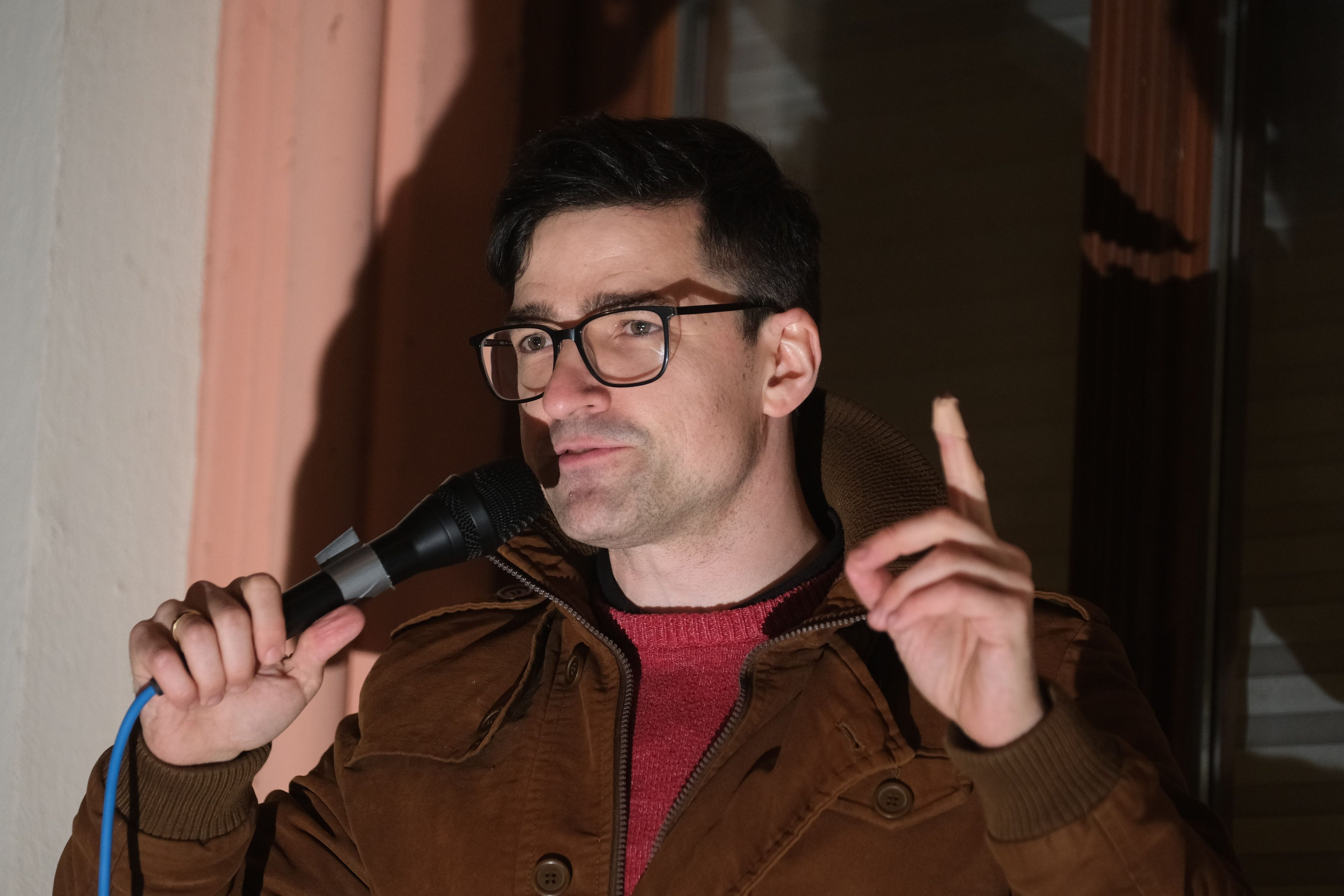 Martin Sellner spricht bei einer Kundgebung der Identitären Bewegung.