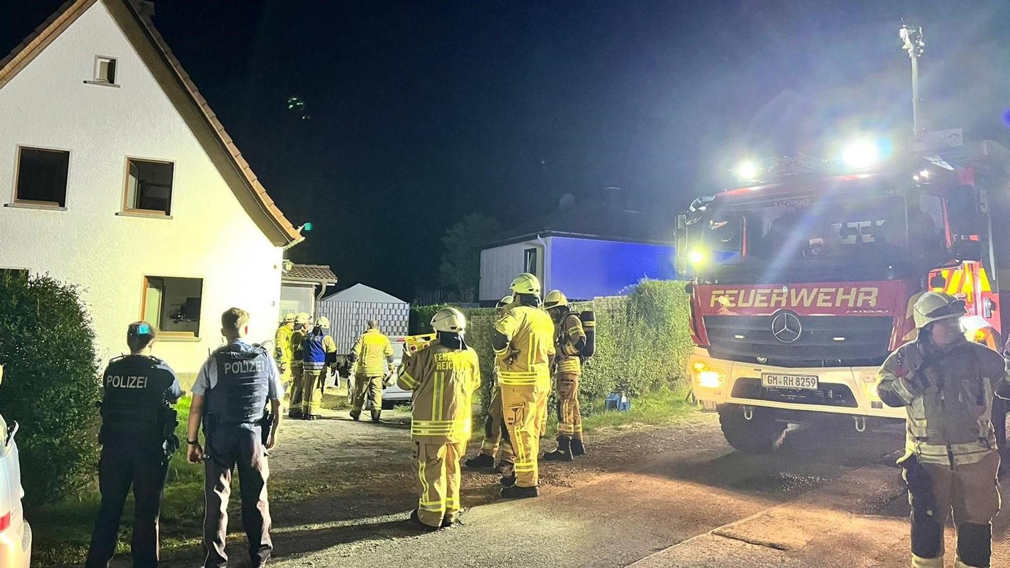 Rund 35 Einsatzkräfte waren beim Brand eines Einfamilienhauses in Hunsheim im Einsatz.