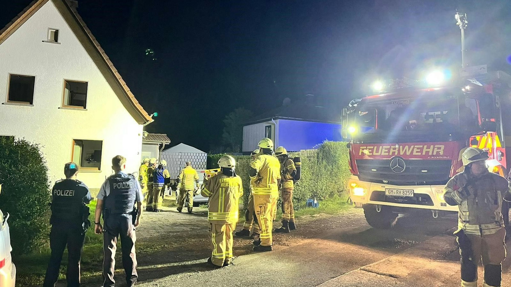 Rund 35 Einsatzkräfte waren beim Brand eines Einfamilienhauses in Hunsheim im Einsatz.
