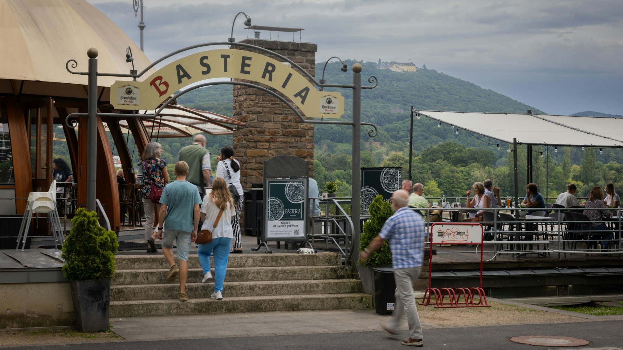 Die Basteria ist eine der drei Gastronomie-Betriebe in diesem Bauwerk.