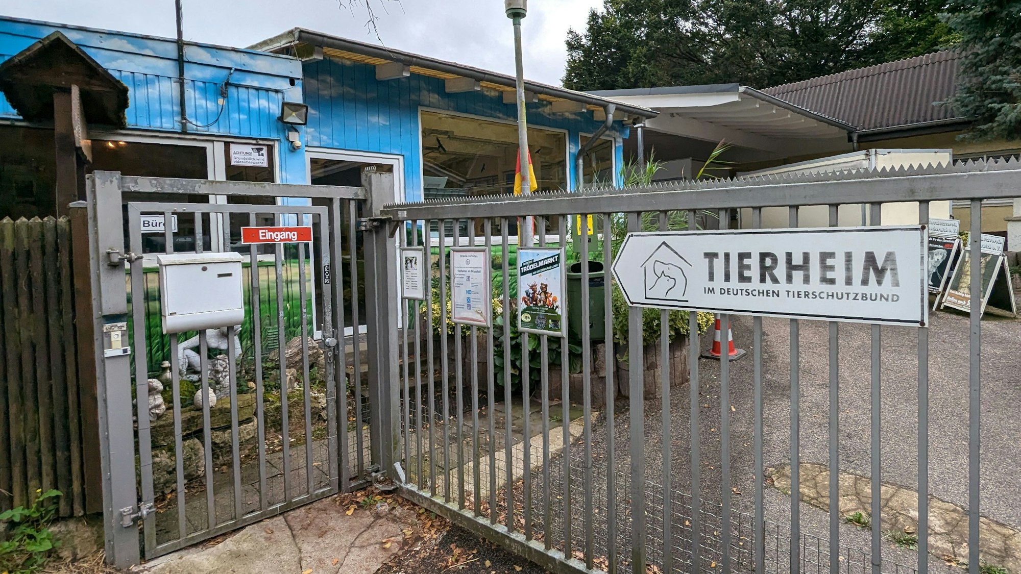 Das Bild zeigt den Eingangsbereich des Kreistierheims in Mechernich.