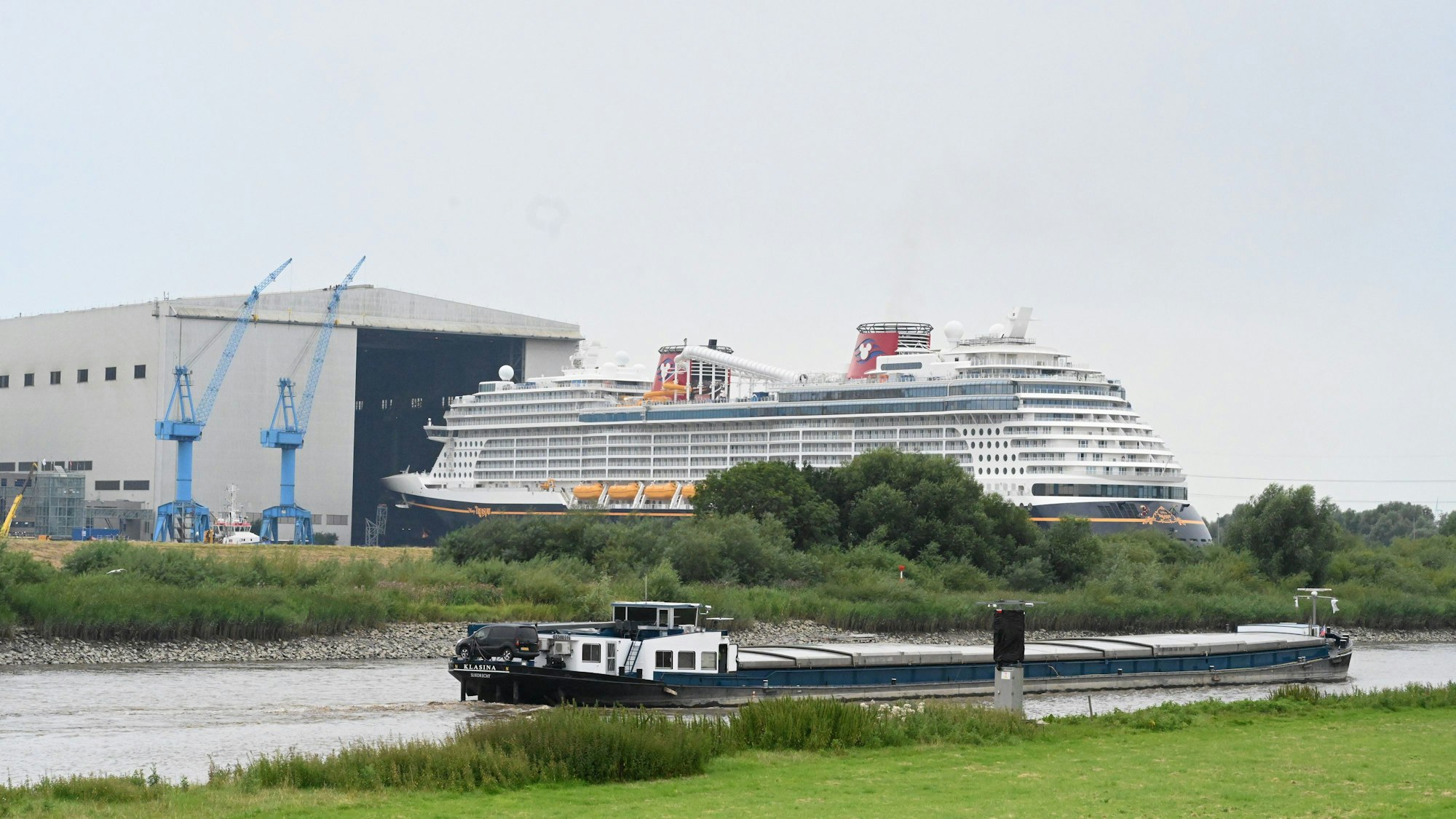 Das Kreuzfahrtschiff „Disney Treasure“ verlässt an diesem Samstag das Baudock der Papenburger Meyer Werft.