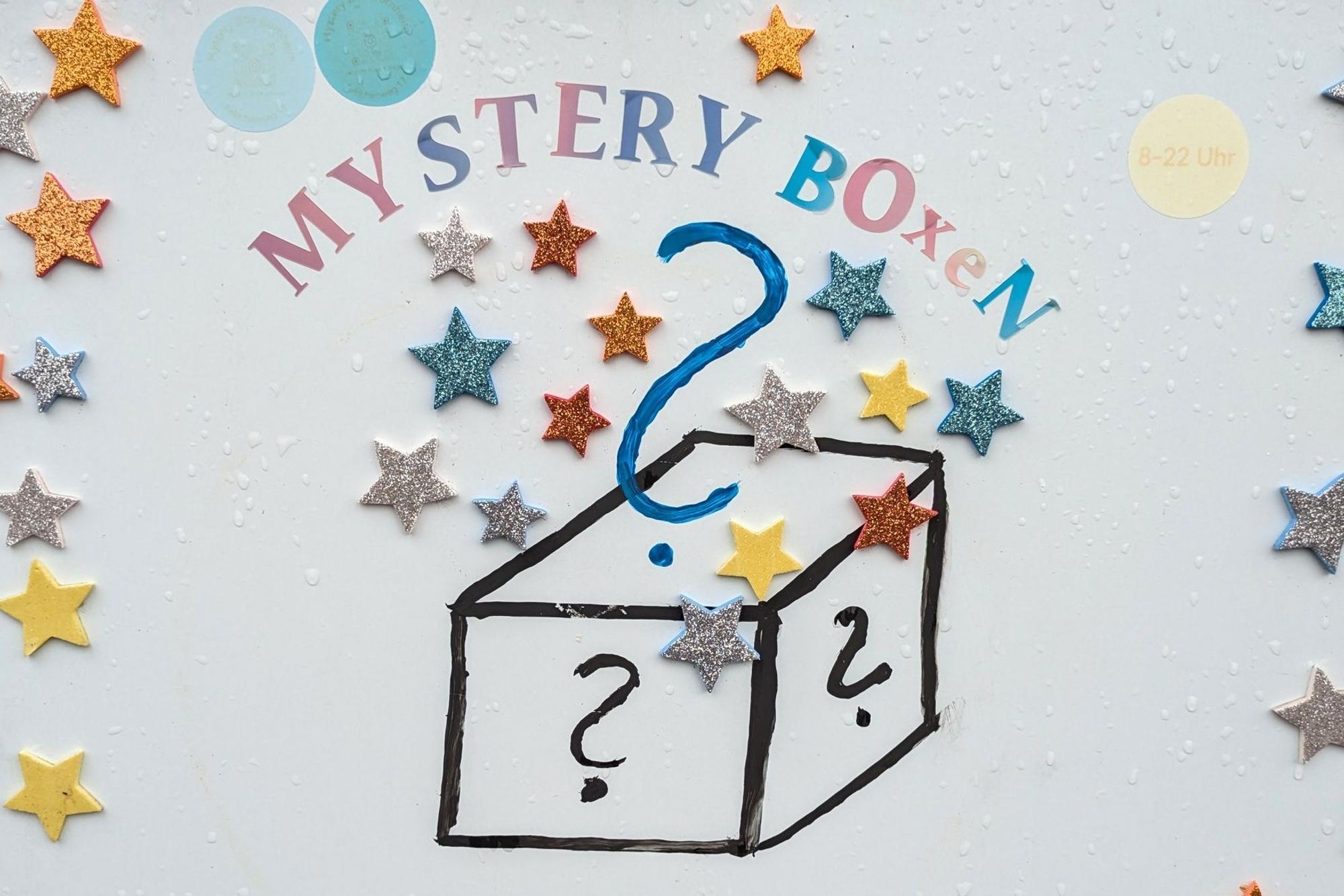 4. August 2024. Bornheim-Waldorf. Was steckt wohl drin in den Mystery Boxen?. Foto: Frank Engel-Strebel