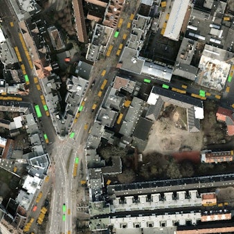 Auch Autos und Lkw kann die Marple-KI zählen und voneinander unterscheiden – und dabei Müllcontainer unberücksichtigt lassen.