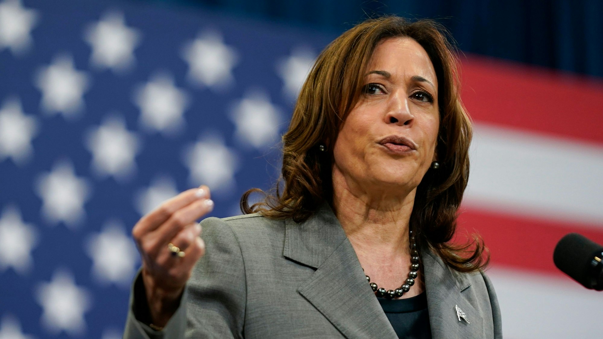 Kamala Harris, Vizepräsidentin der USA, hält eine Rede während einer Wahlkampfveranstaltung mit US-Präsident Biden.