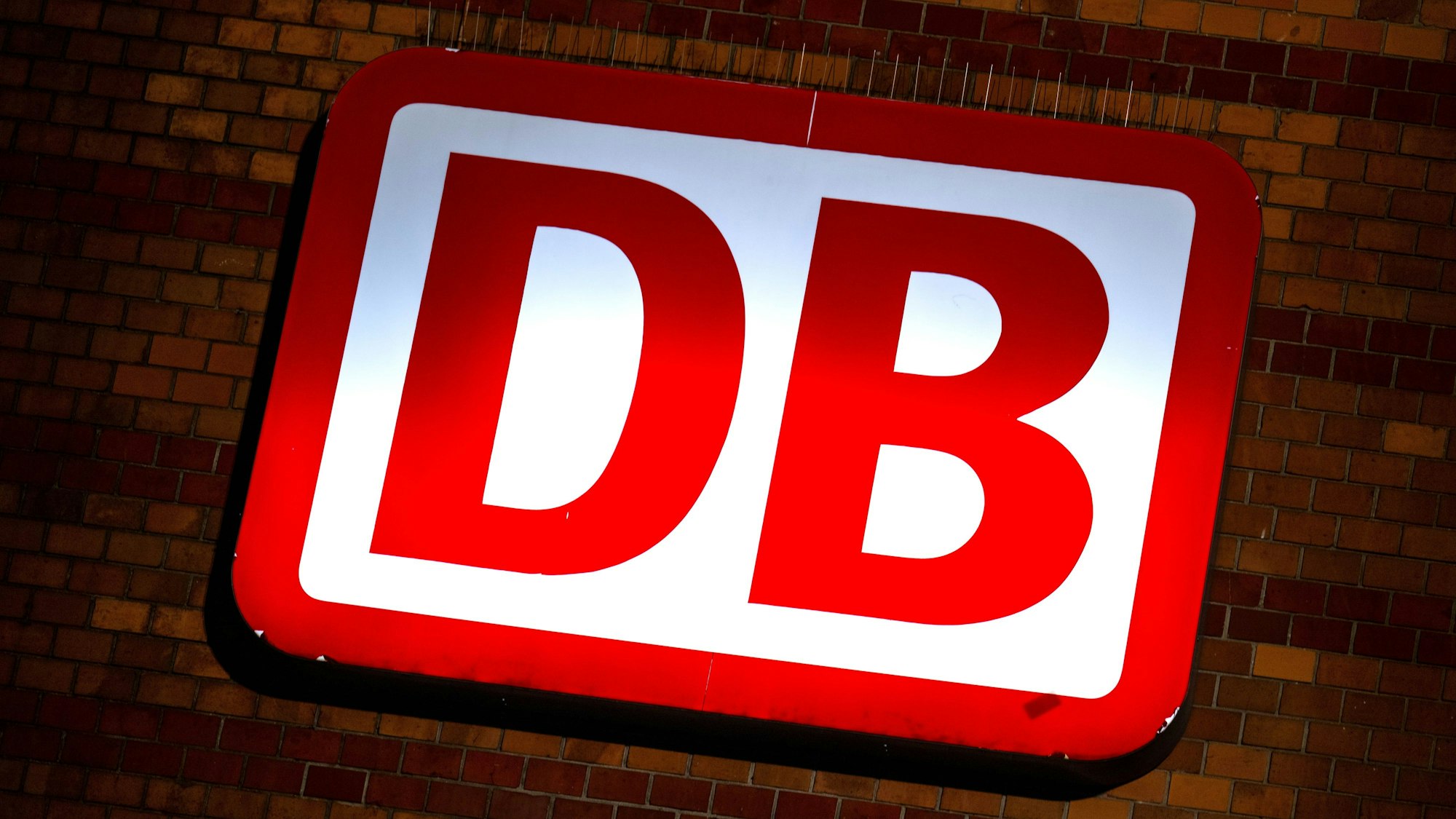 Das Logo der Deutschen Bahn DB.