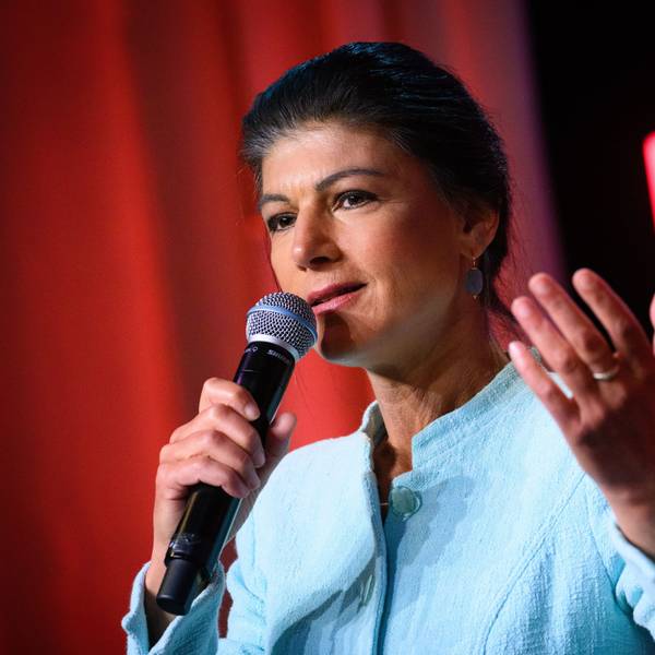 Sahra Wagenknecht, Parteivorsitzende des Bündnis Sahra Wagenknecht (BSW), reagiert nach den ersten Europawahl-Prognosen auf der Wahlparty des BSW.
