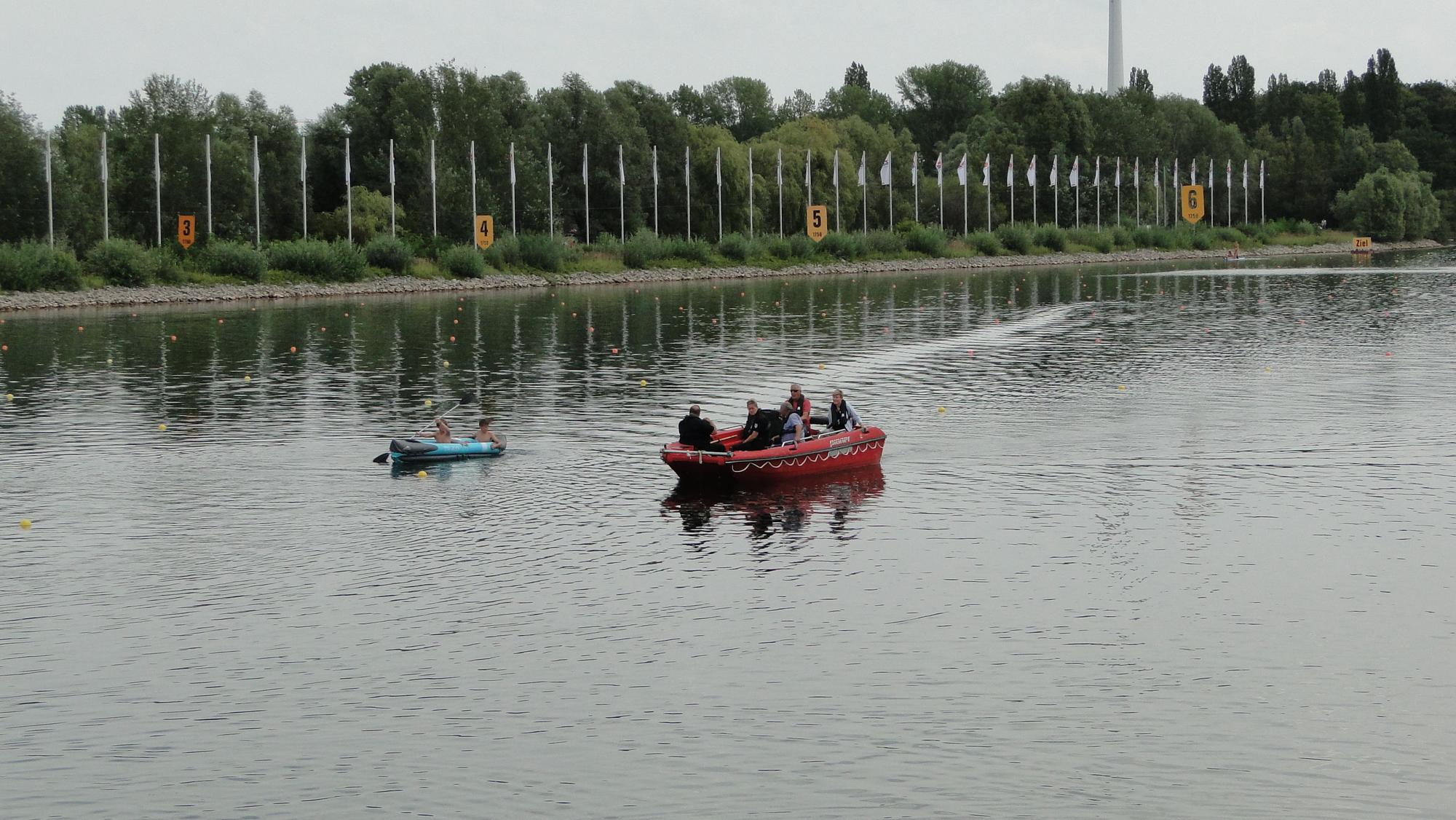 Freizeitsportler und Erholungssuchende ist die Nutzung der Regattabahn untersagt.
