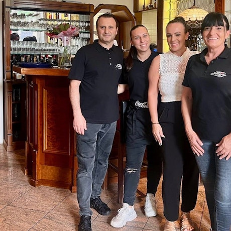 Pietro Burgio, Desiree Rosa, Veronica Rosa und Angela Alecci in ihrem „Ristorante Leonardo“ (v.l.).