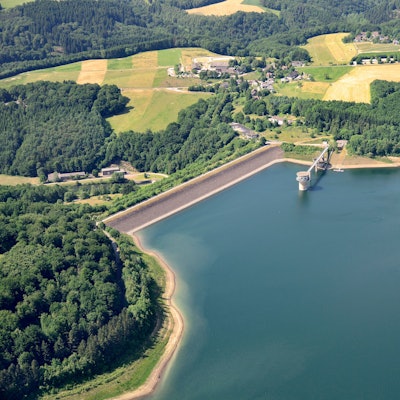 Luftaufnahme der Grossen Dhünntalsperre.