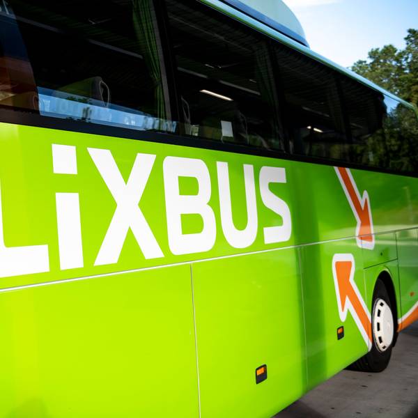 Ein Flixbus-Fahrer hat Reisende bei der Weiterfahrt in Polen einfach vergessen (Symbolbild).