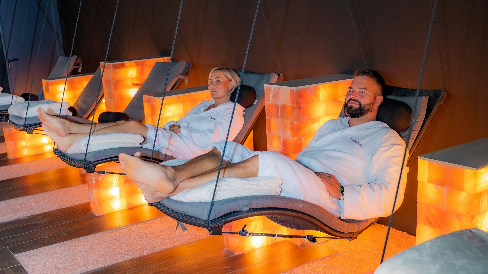 In der Salzlounge: Das in der Luft vernebelte Salz erinnert an Meeresklima.