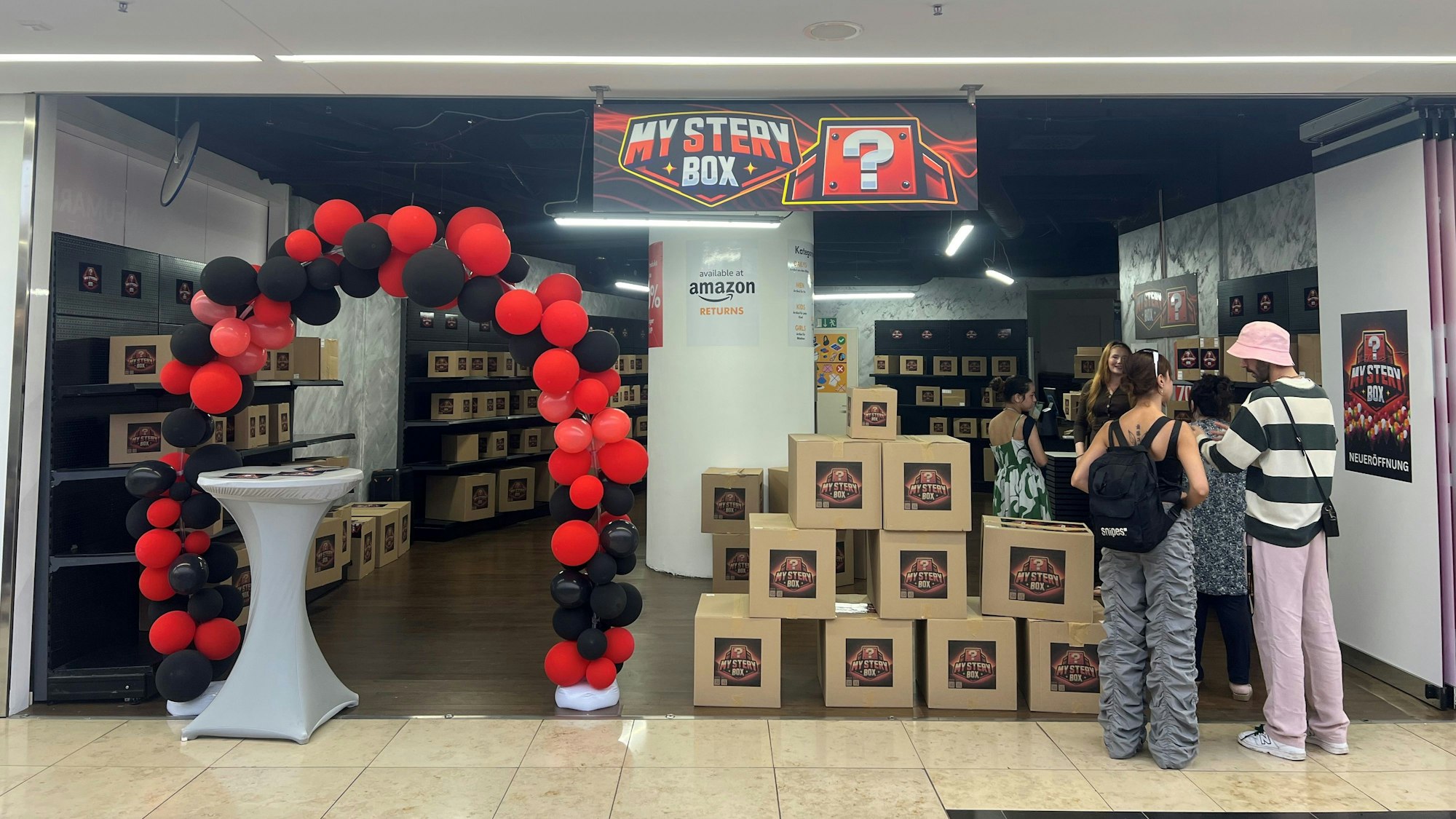 „Mystery Box“ in der Neumarkt Galerie