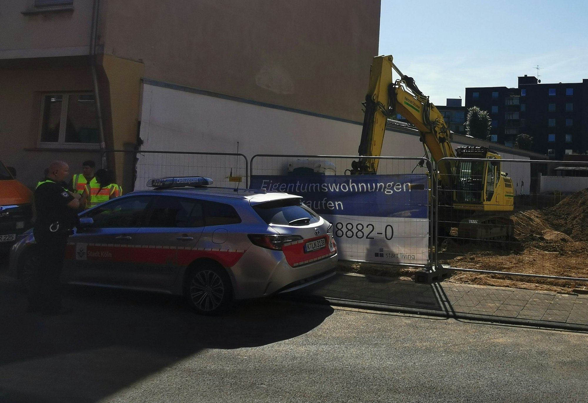 In Köln-Rodenkirchen ist am Montagabend eine Weltkriegsbombe gefunden worden.