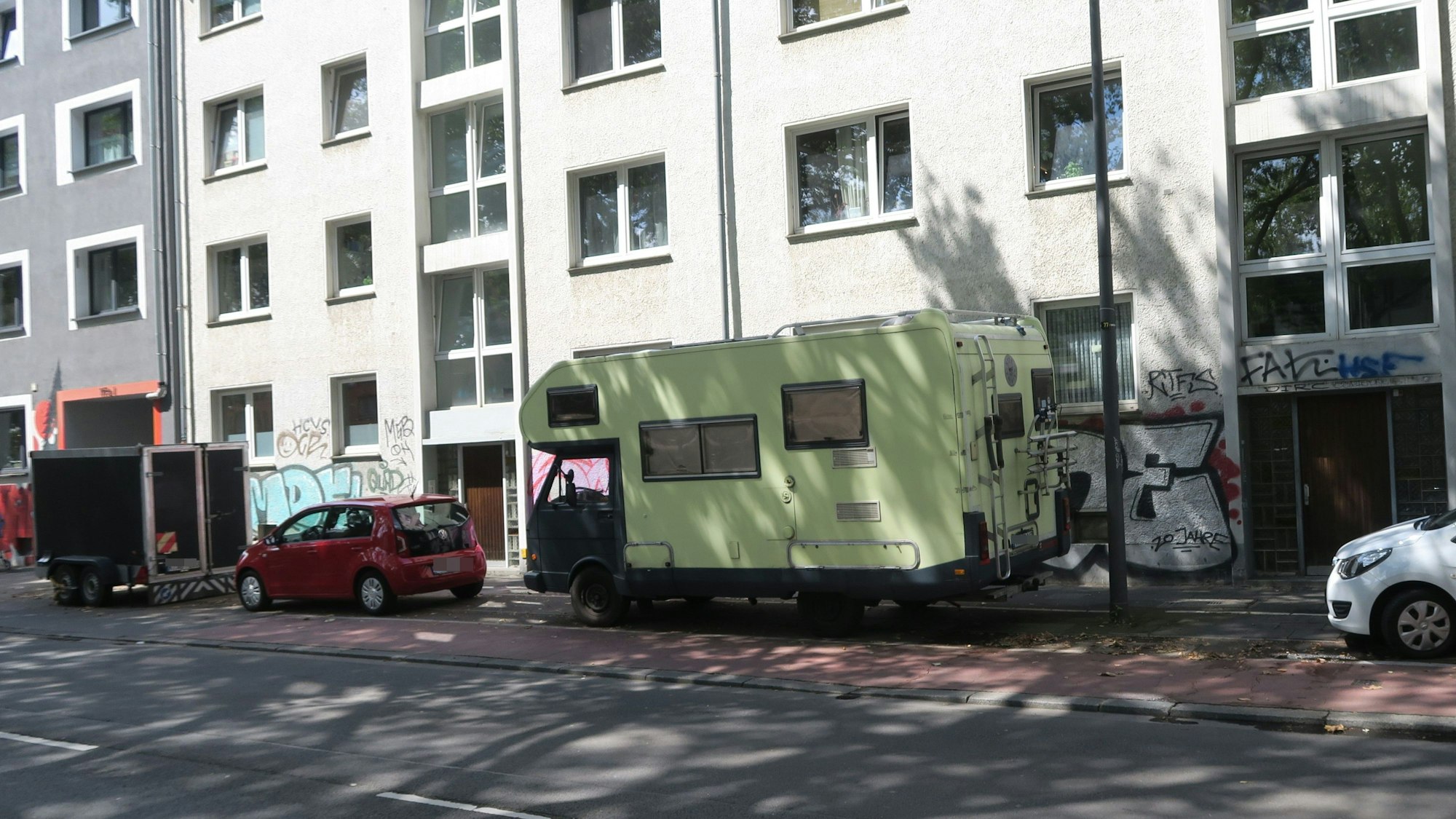 Massive Erscheinungen: An abgestellten Wohnmobilen stören sich die Nachbarn häufig (Melatengürtel/Ehrenfeld)