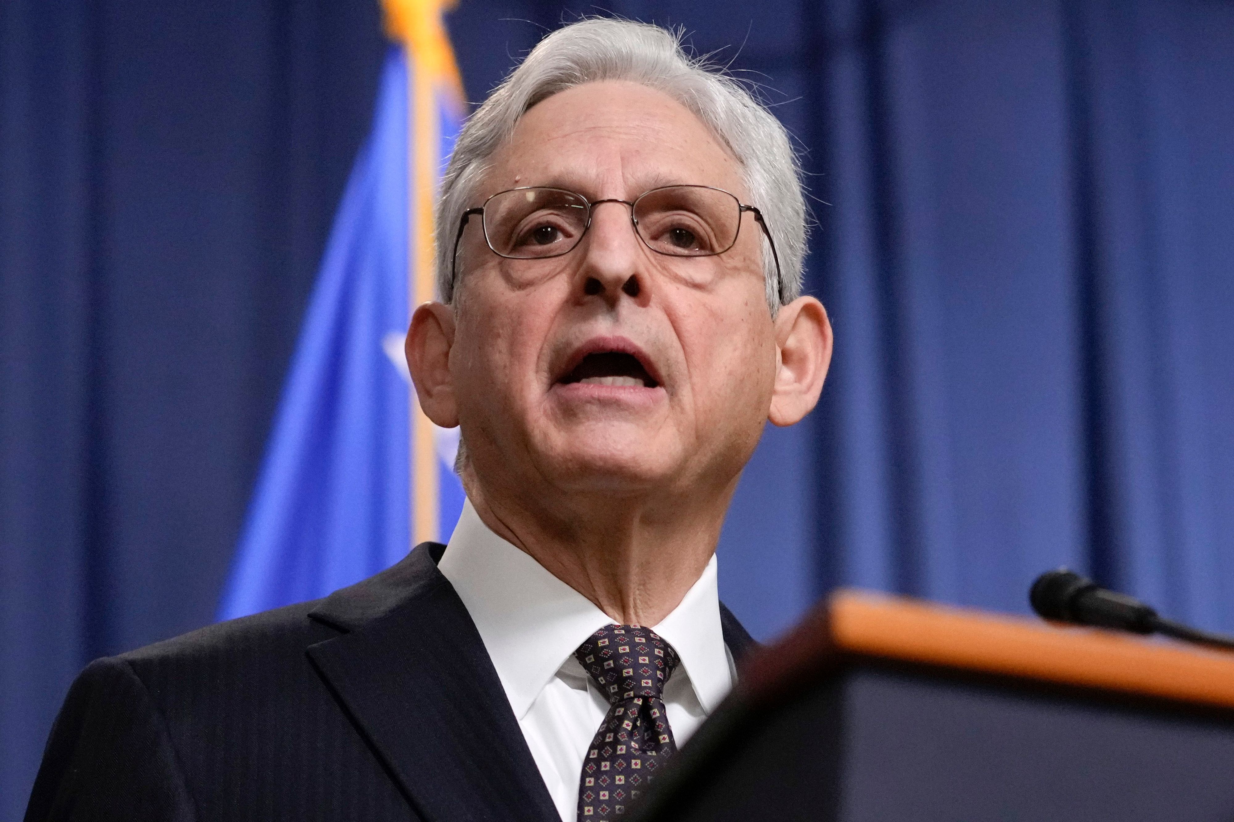 Merrick Garland, Justizminister der USA, spricht während einer Pressekonferenz im Justizministerium.