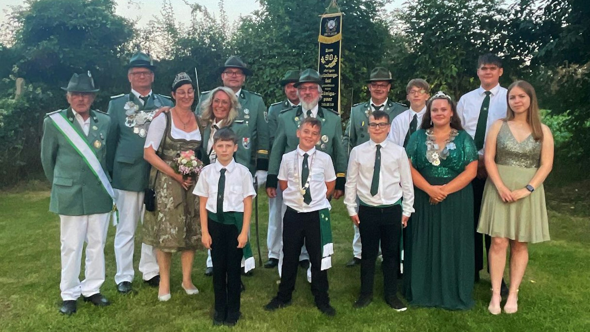 Die Schützen aus Schwerfen haben sich zum Gruppenbild aufgestellt.