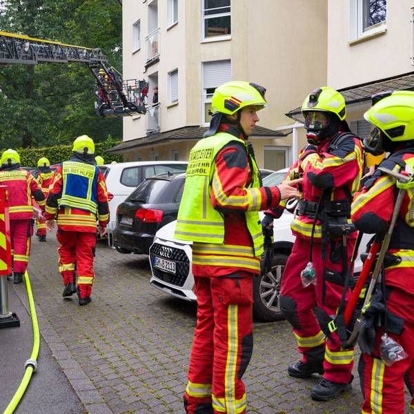 Die Rettung von Menschenleben hatte für die Waldbröler Feuerwehr bei der Großübung in und an einem Wohnheim am Schaumburgweg oberste Priorität.