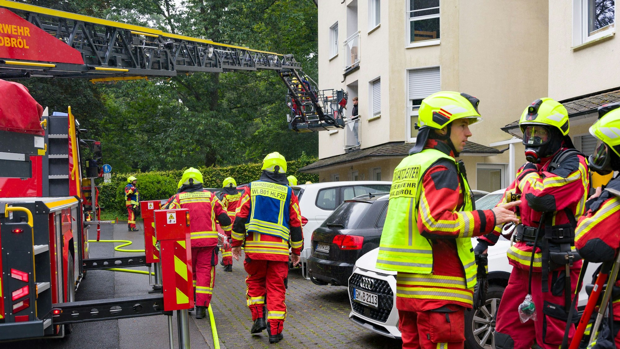 Die Rettung von Menschenleben hatte für die Waldbröler Feuerwehr bei der Großübung in und an einem Wohnheim am Schaumburgweg oberste Priorität.
