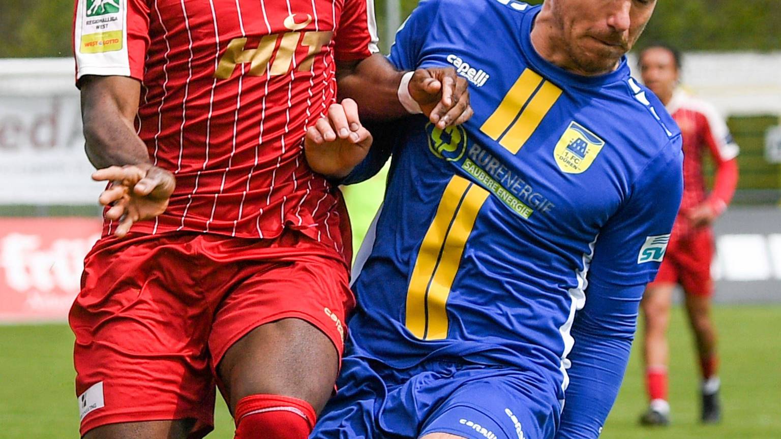v.li.: Arnold Budimbu Fortuna Köln, 17, Vincent Geimer 1. FC Düren, 7, Zweikampf, Duell, duel, tackle, tackling, Dynamik, Action, Aktion, 20.04.2024, Düren Deutschland, Fussball, Regionalliga West, 1. FC Düren - SC Fortuna Köln *** v li Arnold Budimbu Fortuna Köln, 17 , Vincent Geimer 1 FC Düren, 7 , duel, duel, tackle, tackling, dynamics, action, action, 20 04 2024, Düren Germany , Football, Regionalliga West, 1 FC Düren SC Fortuna Köln xmhx