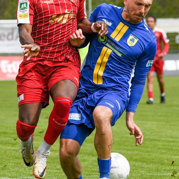 v.li.: Arnold Budimbu Fortuna Köln, 17, Vincent Geimer 1. FC Düren, 7, Zweikampf, Duell, duel, tackle, tackling, Dynamik, Action, Aktion, 20.04.2024, Düren Deutschland, Fussball, Regionalliga West, 1. FC Düren - SC Fortuna Köln *** v li Arnold Budimbu Fortuna Köln, 17 , Vincent Geimer 1 FC Düren, 7 , duel, duel, tackle, tackling, dynamics, action, action, 20 04 2024, Düren Germany , Football, Regionalliga West, 1 FC Düren SC Fortuna Köln xmhx