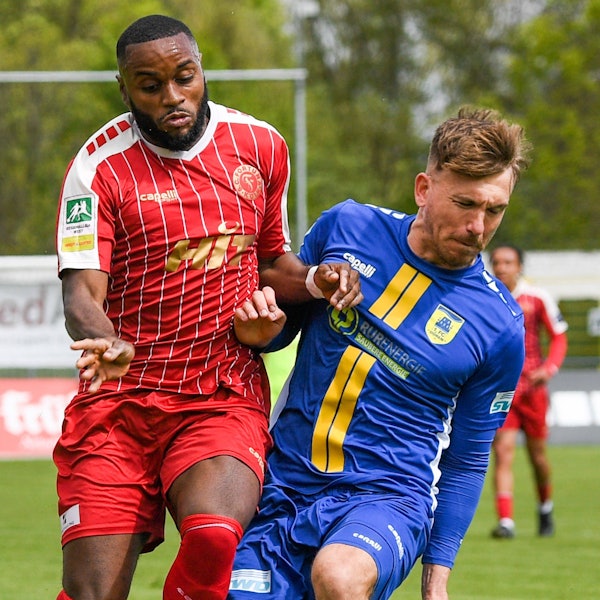 v.li.: Arnold Budimbu Fortuna Köln, 17, Vincent Geimer 1. FC Düren, 7, Zweikampf, Duell, duel, tackle, tackling, Dynamik, Action, Aktion, 20.04.2024, Düren Deutschland, Fussball, Regionalliga West, 1. FC Düren - SC Fortuna Köln *** v li Arnold Budimbu Fortuna Köln, 17 , Vincent Geimer 1 FC Düren, 7 , duel, duel, tackle, tackling, dynamics, action, action, 20 04 2024, Düren Germany , Football, Regionalliga West, 1 FC Düren SC Fortuna Köln xmhx