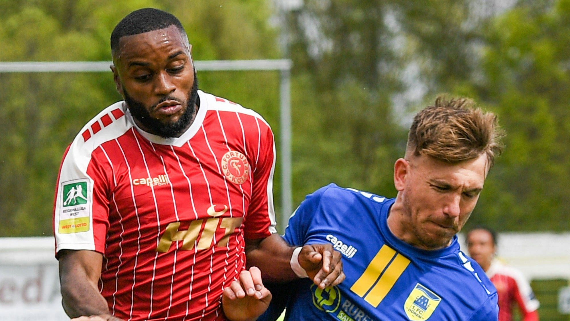 v.li.: Arnold Budimbu Fortuna Köln, 17, Vincent Geimer 1. FC Düren, 7, Zweikampf, Duell, duel, tackle, tackling, Dynamik, Action, Aktion, 20.04.2024, Düren Deutschland, Fussball, Regionalliga West, 1. FC Düren - SC Fortuna Köln *** v li Arnold Budimbu Fortuna Köln, 17 , Vincent Geimer 1 FC Düren, 7 , duel, duel, tackle, tackling, dynamics, action, action, 20 04 2024, Düren Germany , Football, Regionalliga West, 1 FC Düren SC Fortuna Köln xmhx