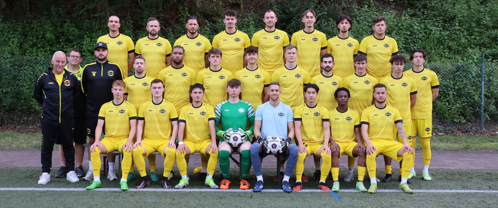 Mannschaftsfoto des Bezirksligateams SV Eintracht Hohkeppel II.
