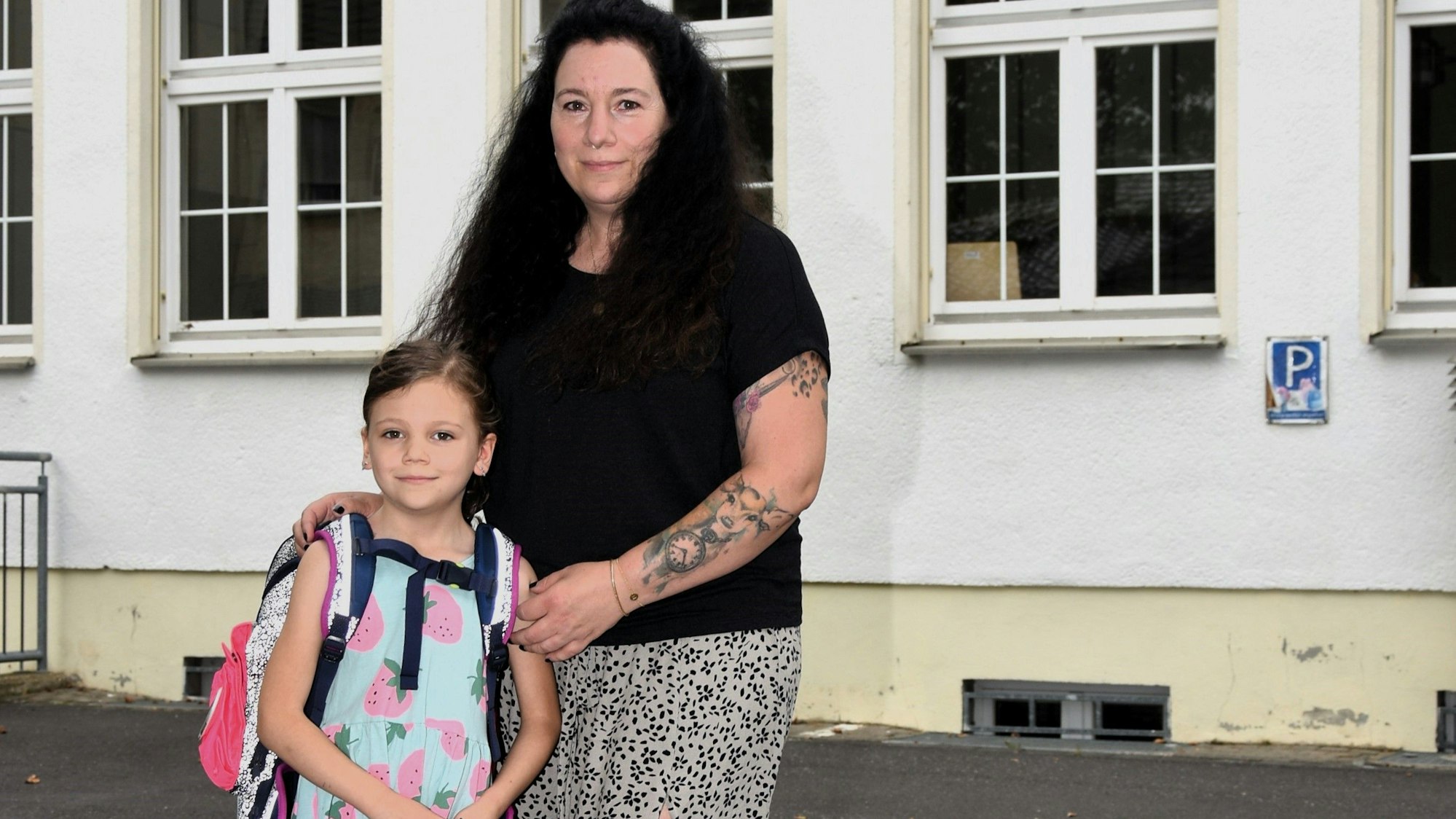 Mama Sandra hat mit Marlena Luisa schon den Weg zur Schule einstudiert.