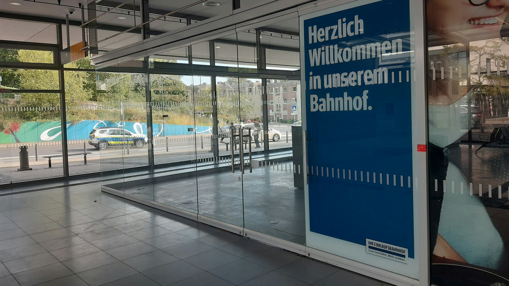 Auf dem Foto ist ein leerstehendes Ladenlokal im Bahnhof Kerpen- Horrem zu sehen.