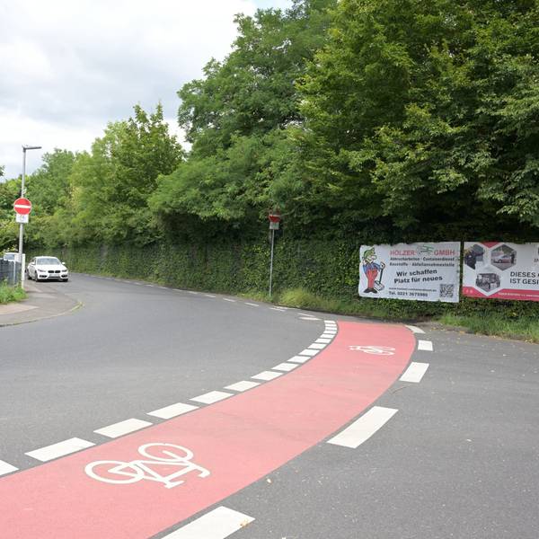 Eine kleine Auswahl von Schildern und kniffeligen Situationen für Fahrradfahrer zwischen Gronau und Heidkamp.